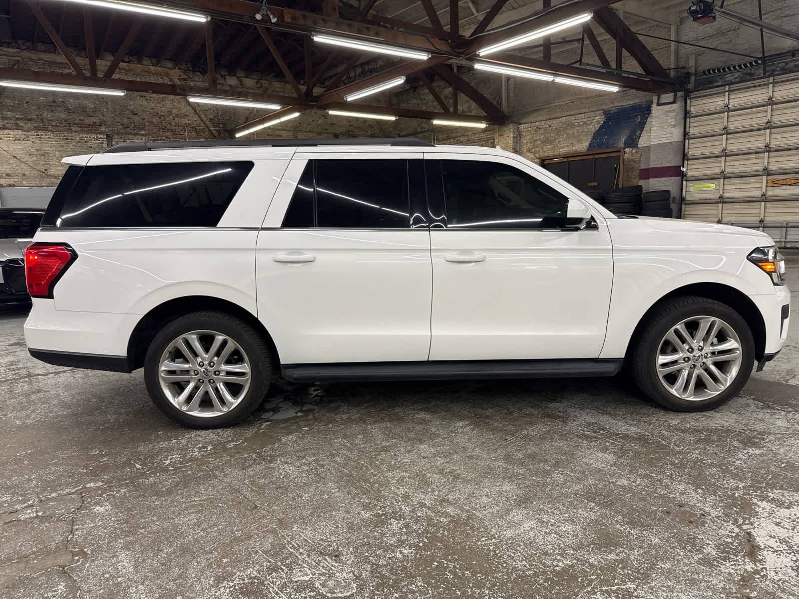Used 2022 Ford Expedition Max XLT AWD/4WD image 5