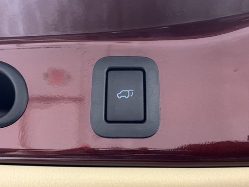 Used 2016 Toyota Highlander Plus AWD/4WD image 27