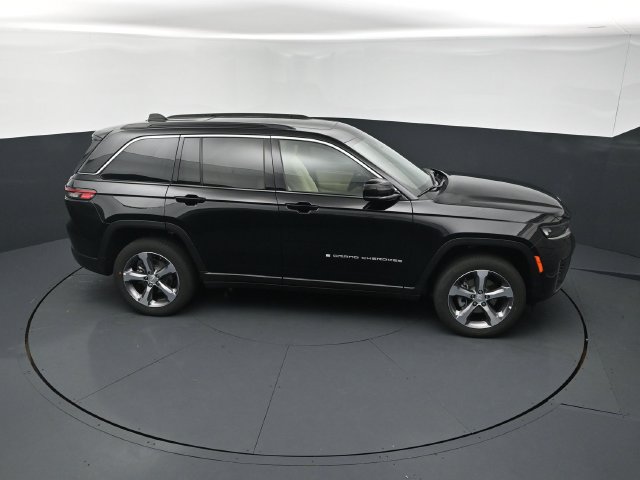 New 2026 Jeep Grand Cherokee Limited w/ Luxury Tech Group II AWD/4WD image 18
