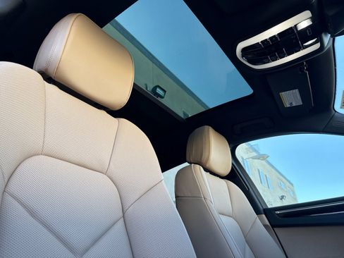 New 2026 Porsche Macan image 19