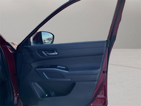 Used 2025 Nissan Pathfinder SL image 37