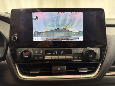 Used 2024 Toyota Grand Highlander AWD image 29