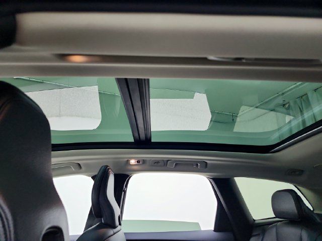 Used 2019 Volvo XC60 T6 Momentum w/ Advanced Package AWD/4WD image 22