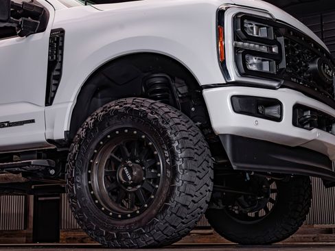 Used 2023 Ford F350 Lariat w/ Lariat Ultimate Package AWD/4WD image 11