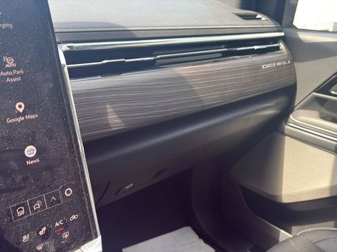 Used 2024 GMC Sierra EV Denali AWD/4WD image 23