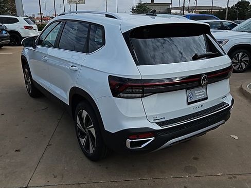 New 2026 Volkswagen Taos SE image 7