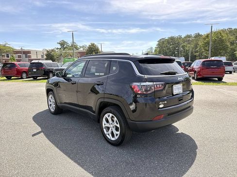 Used 2024 Jeep Compass Latitude AWD/4WD image 7