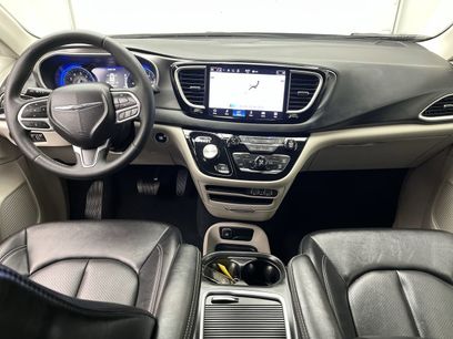 Used 2024 Chrysler Pacifica Touring-L