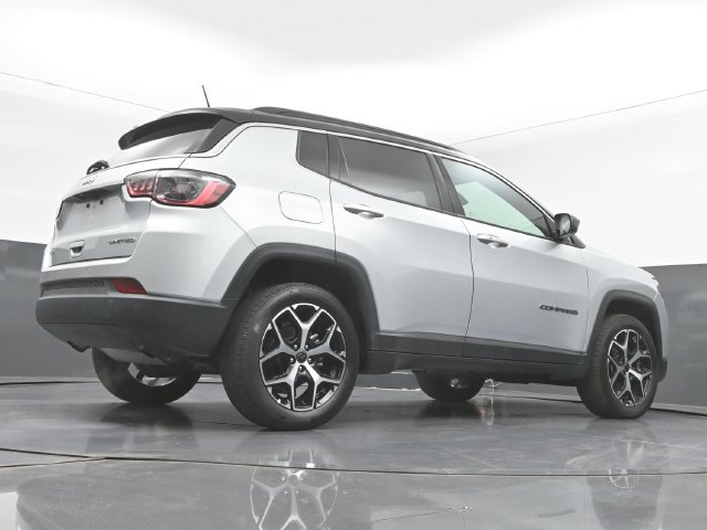 Used 2025 Jeep Compass Limited AWD/4WD image 39