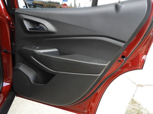 Used 2025 Chevrolet Trax LT w/ Driver Confidence Package FWD image 30