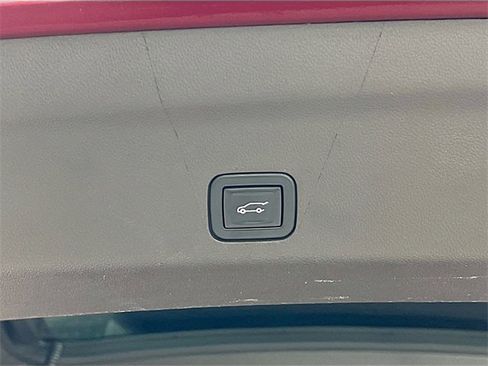 Used 2023 GMC Yukon SLT w/ SLT Luxury Package image 28