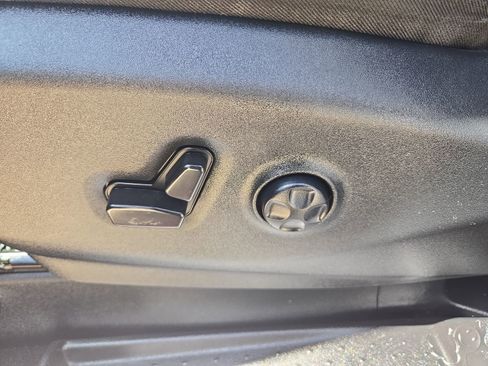 Used 2019 Chrysler Pacifica Touring-L Plus w/ S Appearance Package FWD image 18