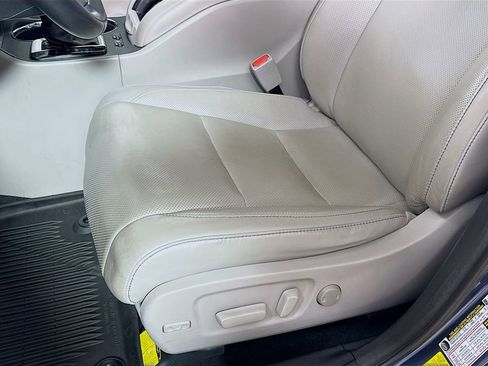 Certified 2018 Toyota Highlander Limited Platinum image 18