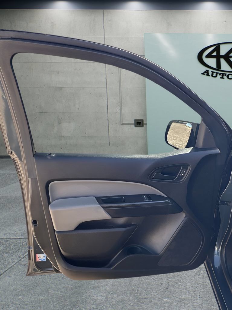 Used 2019 Chevrolet Colorado W/T RWD image 12