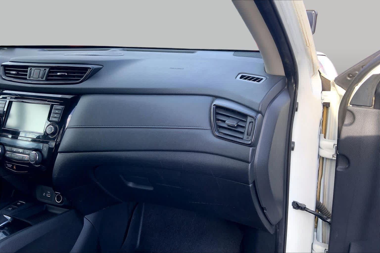 Used 2020 Nissan Rogue SV w/ Sun & Sound Touring Package AWD/4WD image 19