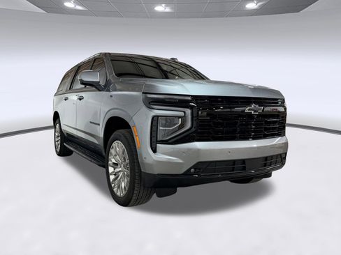 Used 2026 Chevrolet Suburban RST w/ RST Capability Package AWD/4WD image 36