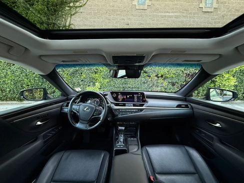 Used 2020 Lexus ES 300h w/ Premium Package image 23