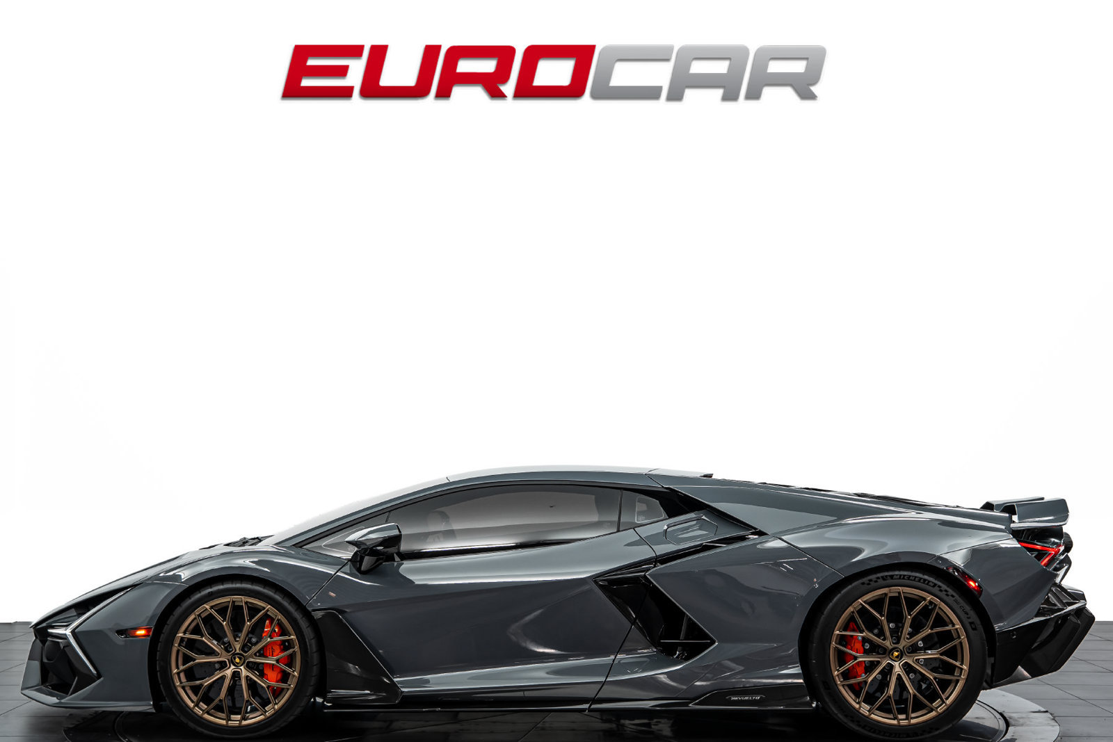 Used 2025 Lamborghini Revuelto AWD/4WD image 2