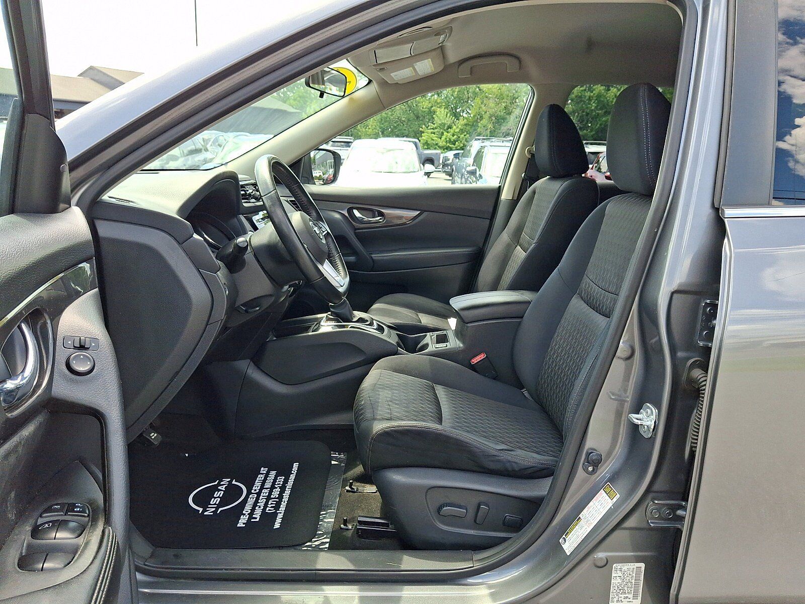 Used 2017 Nissan Rogue SV AWD/4WD image 14