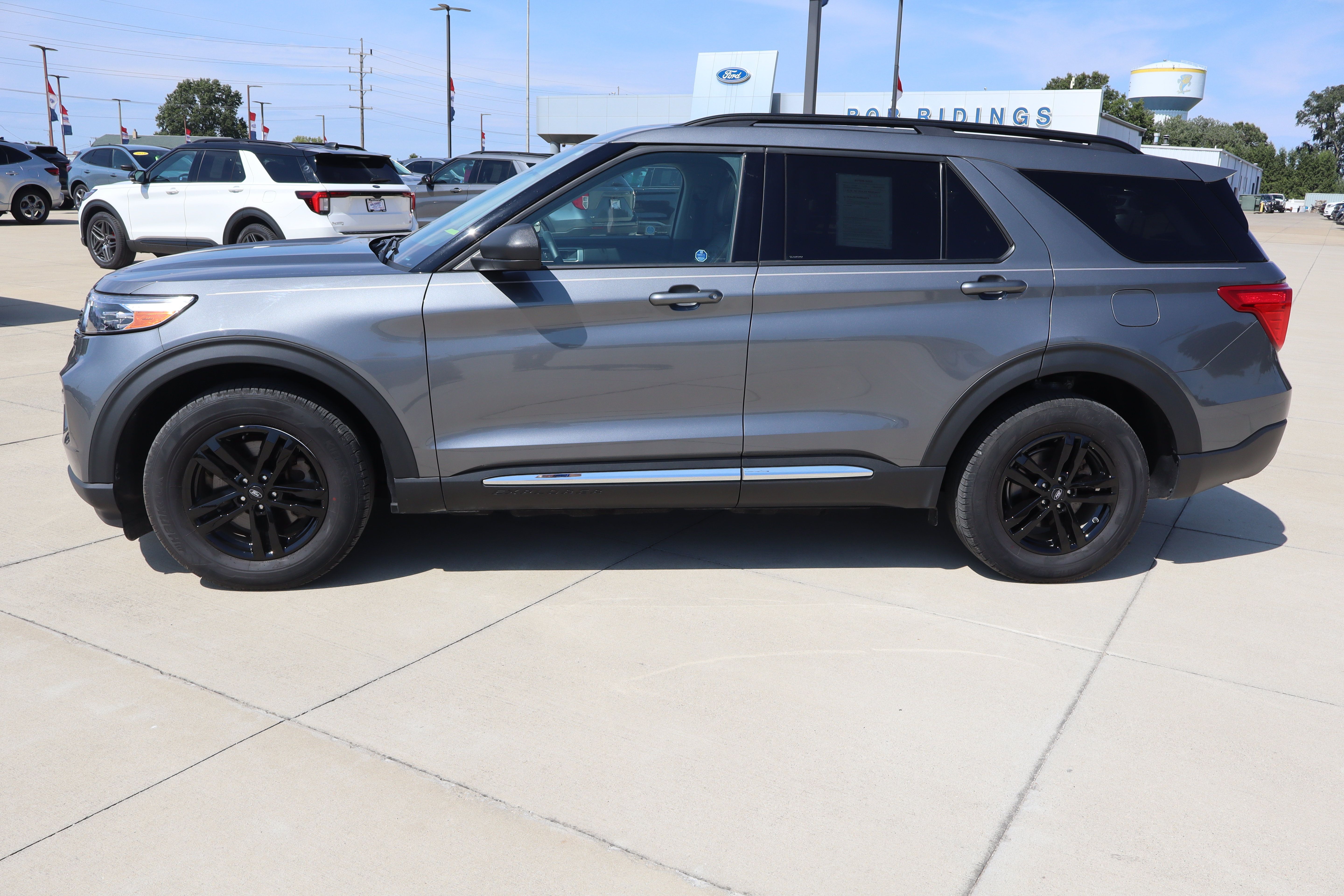 Used 2024 Ford Explorer XLT w/ Equipment Group 202A AWD/4WD image 8