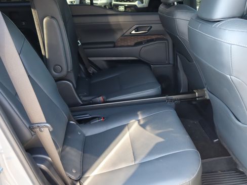 Used 2025 Lexus GX 550 w/ Accessory Package (2T) AWD/4WD image 39