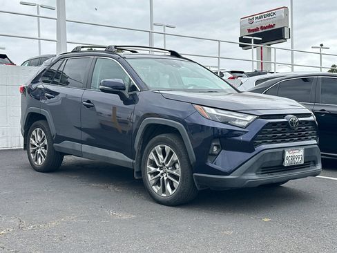 Used 2023 Toyota RAV4 XLE Premium FWD image 4