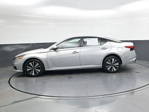 Used 2022 Nissan Altima 2.5 SV w/ SV Premium Package image 8