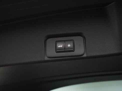 Used 2023 Nissan Rogue Platinum AWD/4WD image 19
