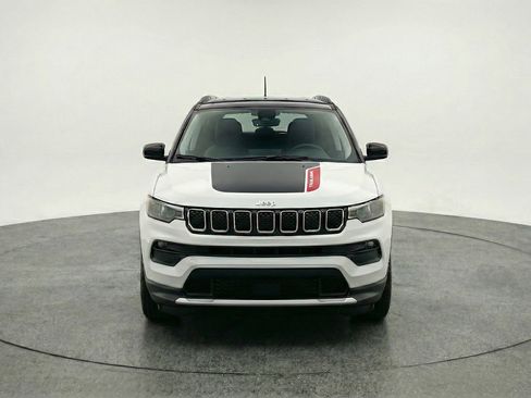 Used 2025 Jeep Compass Trailhawk image 2