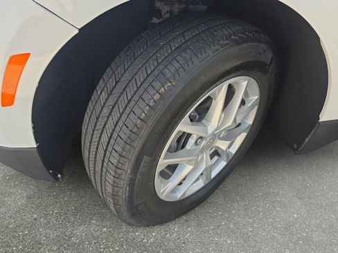 Used 2023 Chevrolet Equinox LT FWD image 30
