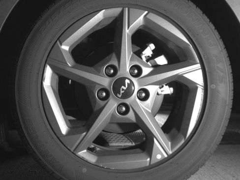 Used 2025 Kia K4 LXS image 14