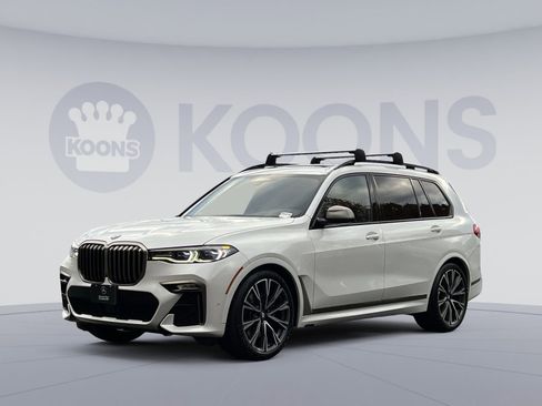 Used 2022 BMW X7 M50i image 1
