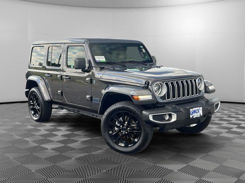 Used 2025 Jeep Wrangler Unlimited Sahara w/ Safety Group AWD/4WD image 5