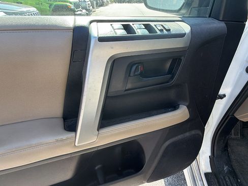 Used 2011 Toyota 4Runner SR5 w/ Convenience Pkg image 15