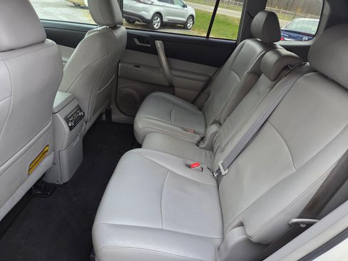 Used 2013 Toyota Highlander SE image 20