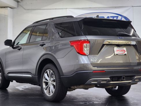 Used 2022 Ford Explorer XLT w/ Equipment Group 202A image 8