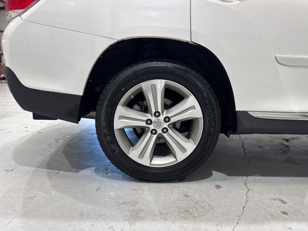 Used 2013 Toyota Highlander Limited AWD/4WD image 70
