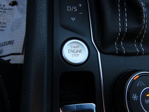 Used 2023 Volkswagen Atlas SE image 29