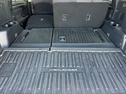 Used 2023 Toyota Highlander LE image 19