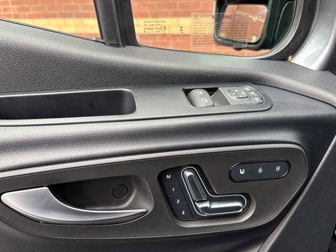 Used 2025 Mercedes-Benz Sprinter 2500 image 6
