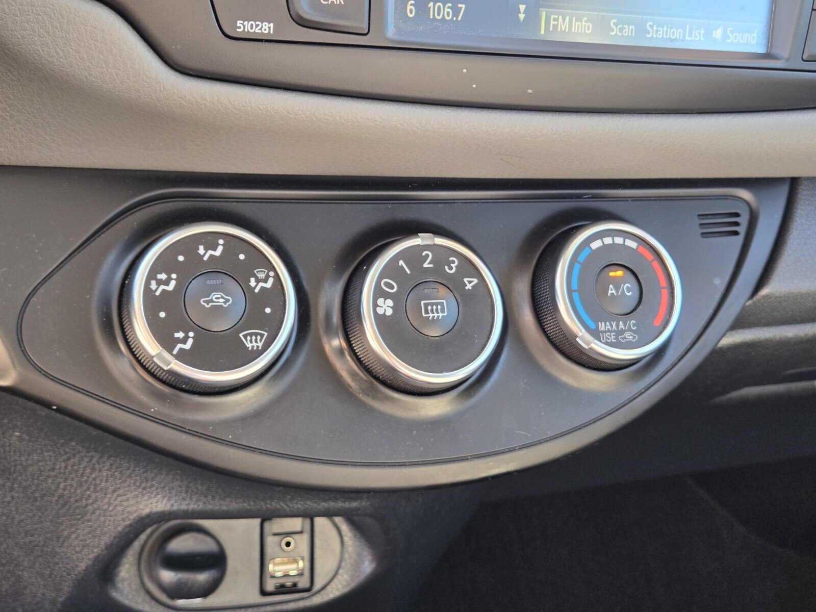 Used 2018 Toyota Yaris LE w/ Carpet Mat Package FWD image 19