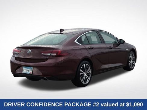 Used 2018 Buick Regal Essence w/ Driver Confidence Package #1 AWD/4WD image 3