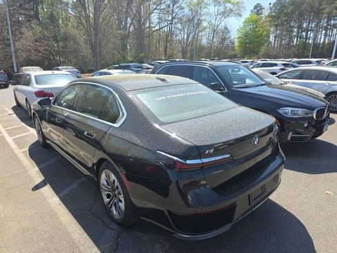 Used 2025 BMW i7 eDrive50 w/ Premium Package image 11