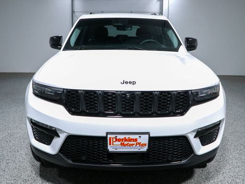 Used 2023 Jeep Grand Cherokee Limited w/ Luxury Tech Group II AWD/4WD image 4