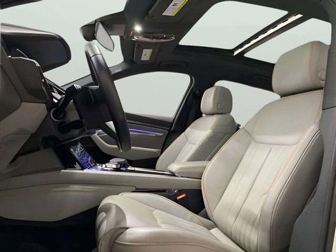 Used 2024 Audi Q8 e-tron Prestige w/ Prestige Package image 27