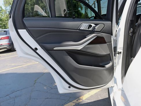 Used 2019 BMW X5 xDrive40i w/ M Sport Package AWD/4WD image 42