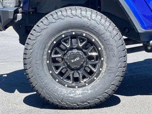 Used 2018 Jeep Wrangler Unlimited Sahara AWD/4WD image 28