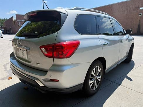 Used 2017 Nissan Pathfinder SV FWD image 3