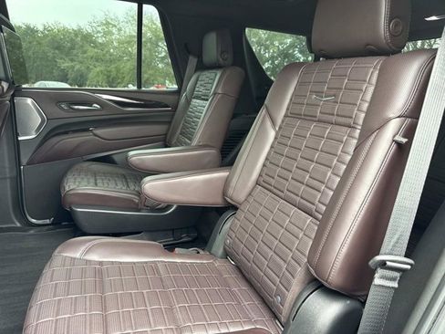 Certified 2022 Cadillac Escalade Premium Luxury Platinum w/ LPO, Radiant Package image 17