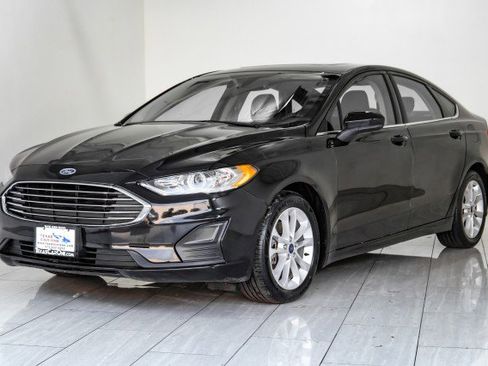 Used 2020 Ford Fusion SE image 4